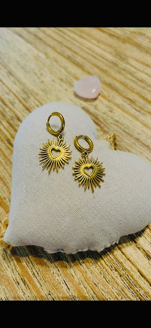 Boucles d’Oreilles Cœur Rayonnant ✨