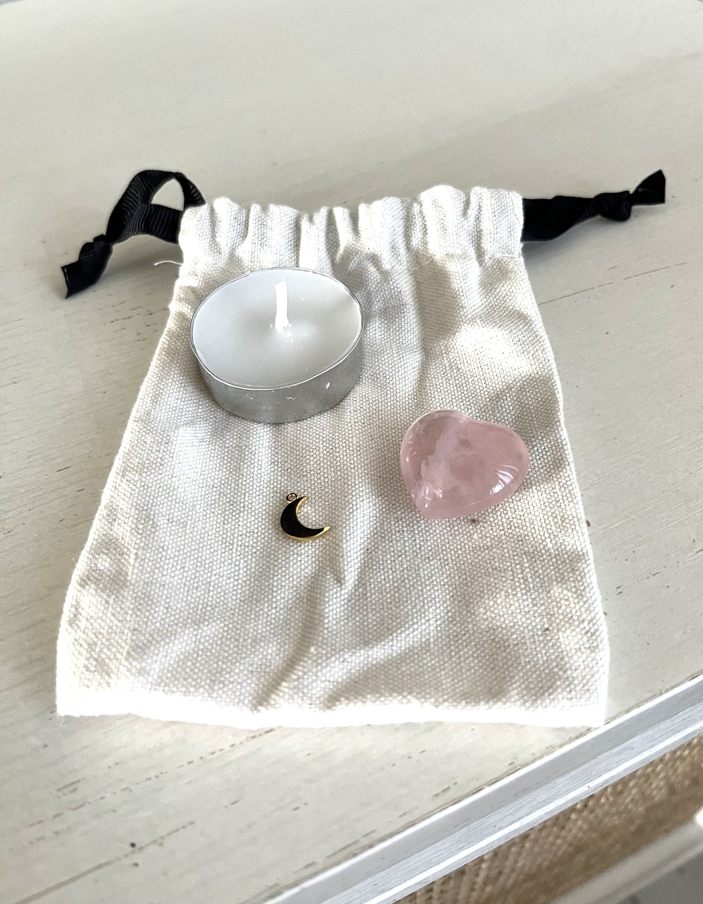 🌸 Pochon Rituel « Amour & Douceur » – Bougie, Breloque & Quartz Rose