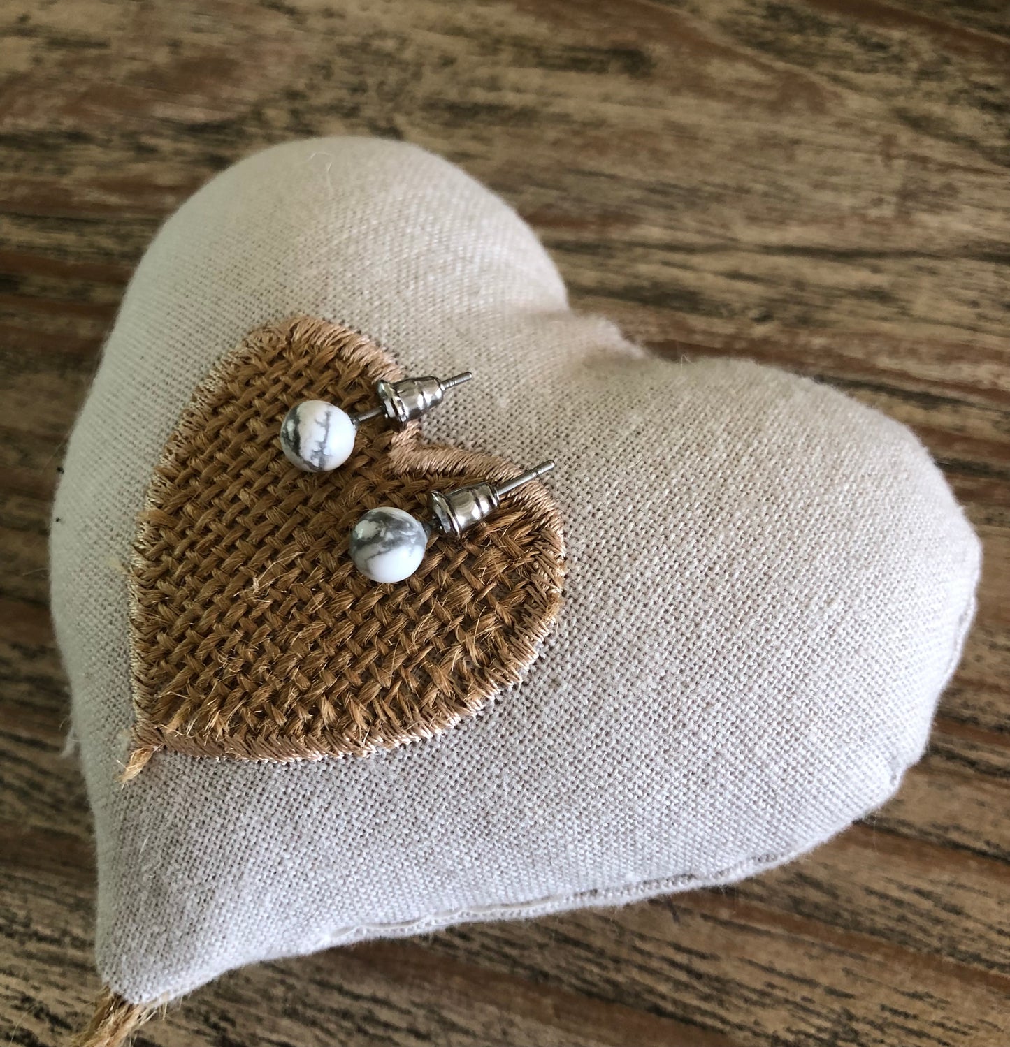 Boucle d'oreille Howlite Blanche - 6 mm A
