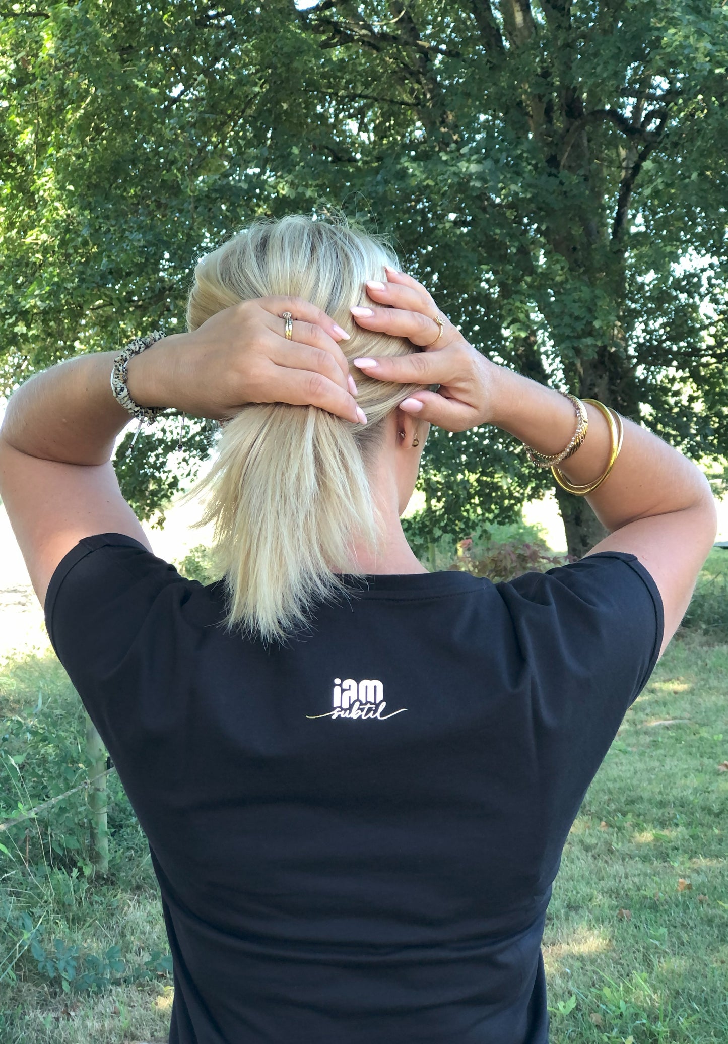 T-shirt noir col V "Ose, Brille, sois puissante !