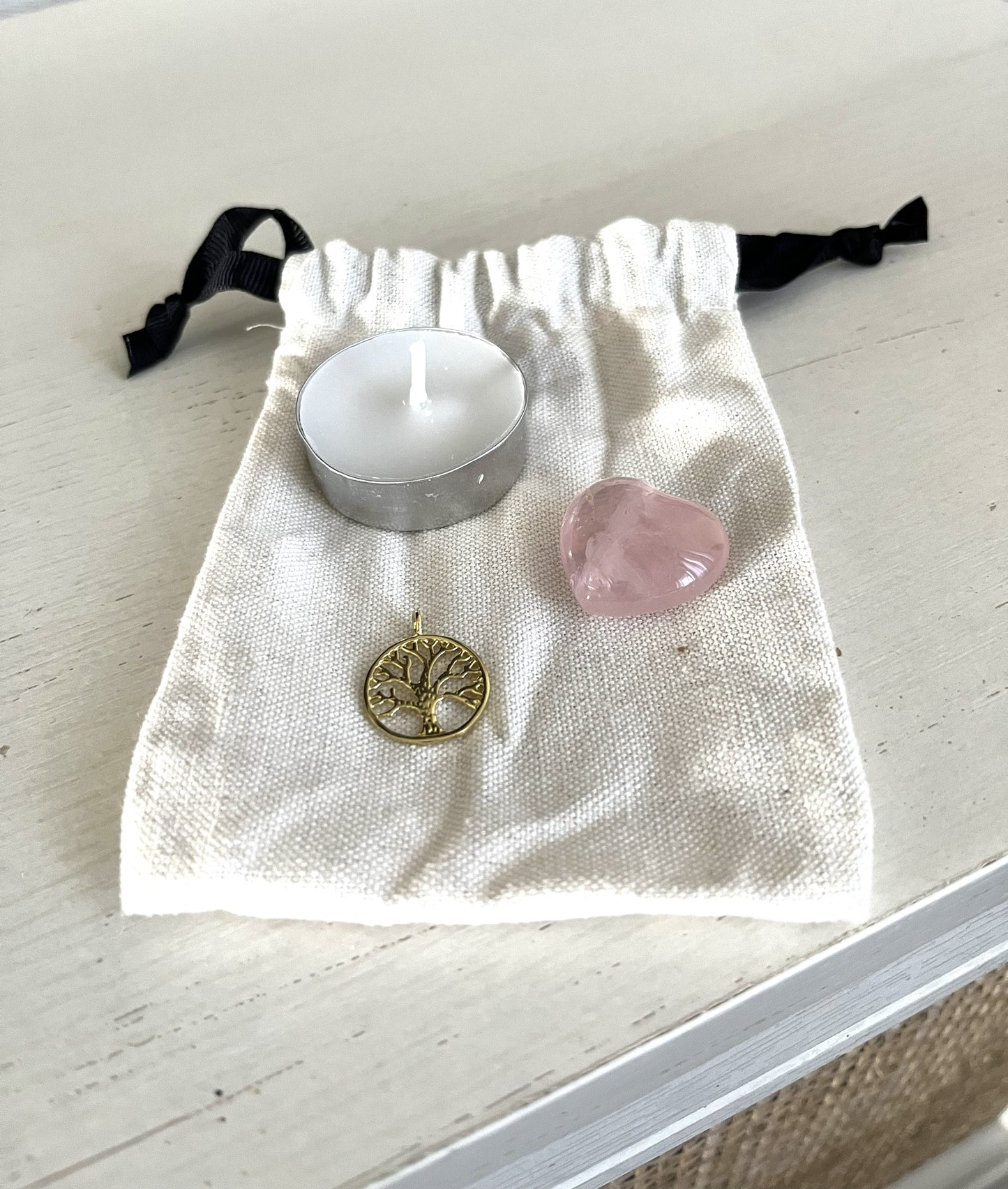 🌸 Pochon Rituel « Amour & Douceur » – Bougie, Breloque & Quartz Rose