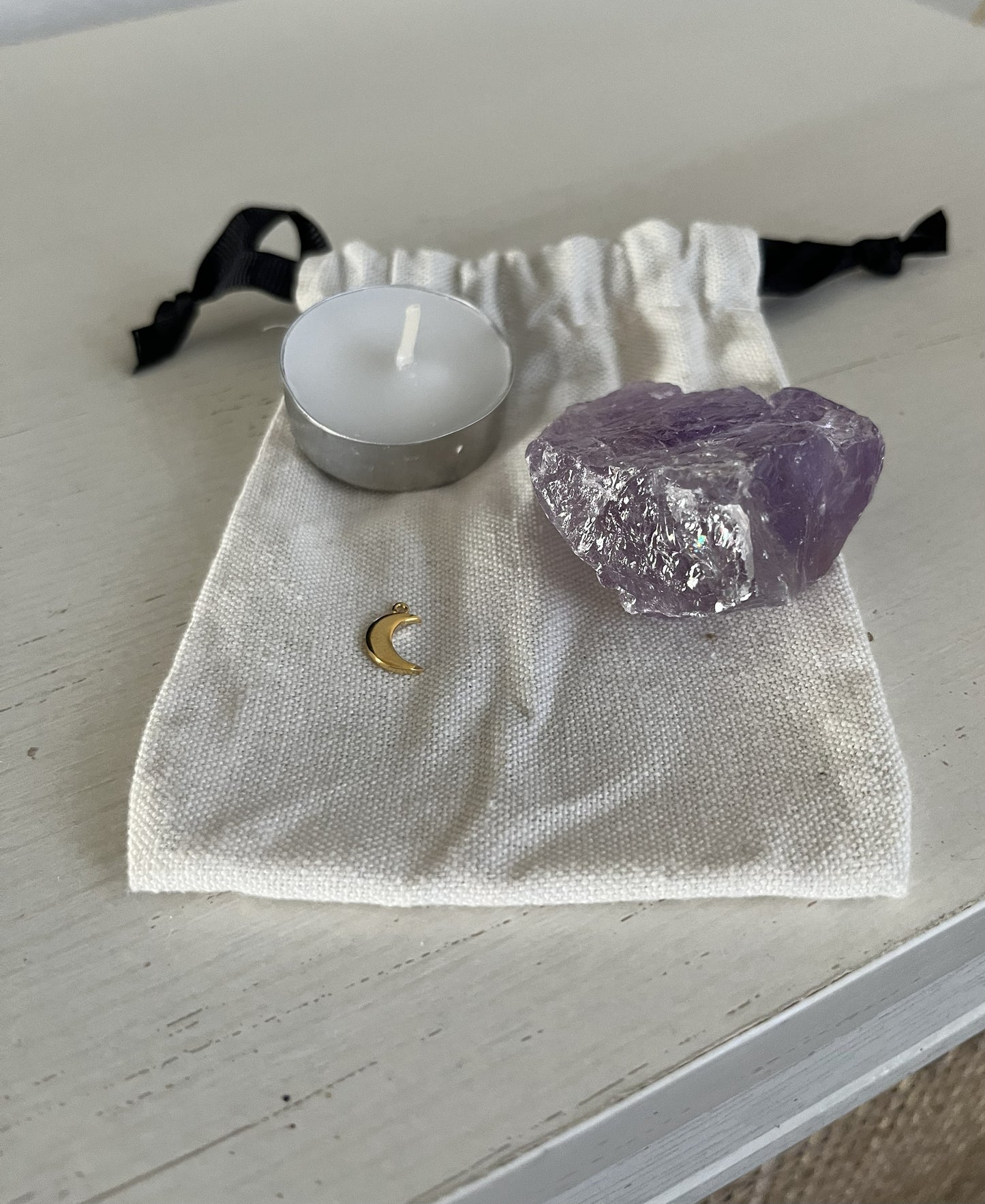 🔮 Pochon Rituel « Harmonie & Intuition » – Bougie, Breloque & Pierre d’Améthyste