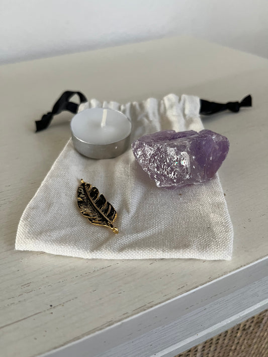 🔮 Pochon Rituel « Harmonie & Intuition » – Bougie, Breloque & Pierre d’Améthyste
