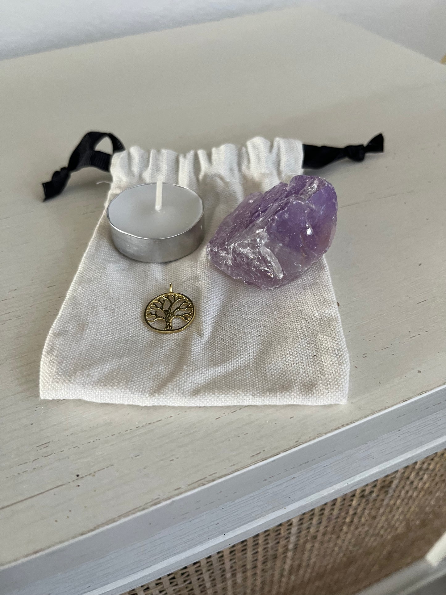 🔮 Pochon Rituel « Harmonie & Intuition » – Bougie, Breloque & Pierre d’Améthyste