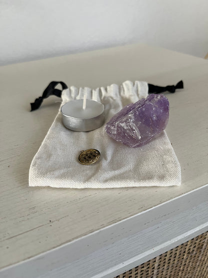 🔮 Pochon Rituel « Harmonie & Intuition » – Bougie, Breloque & Pierre d’Améthyste