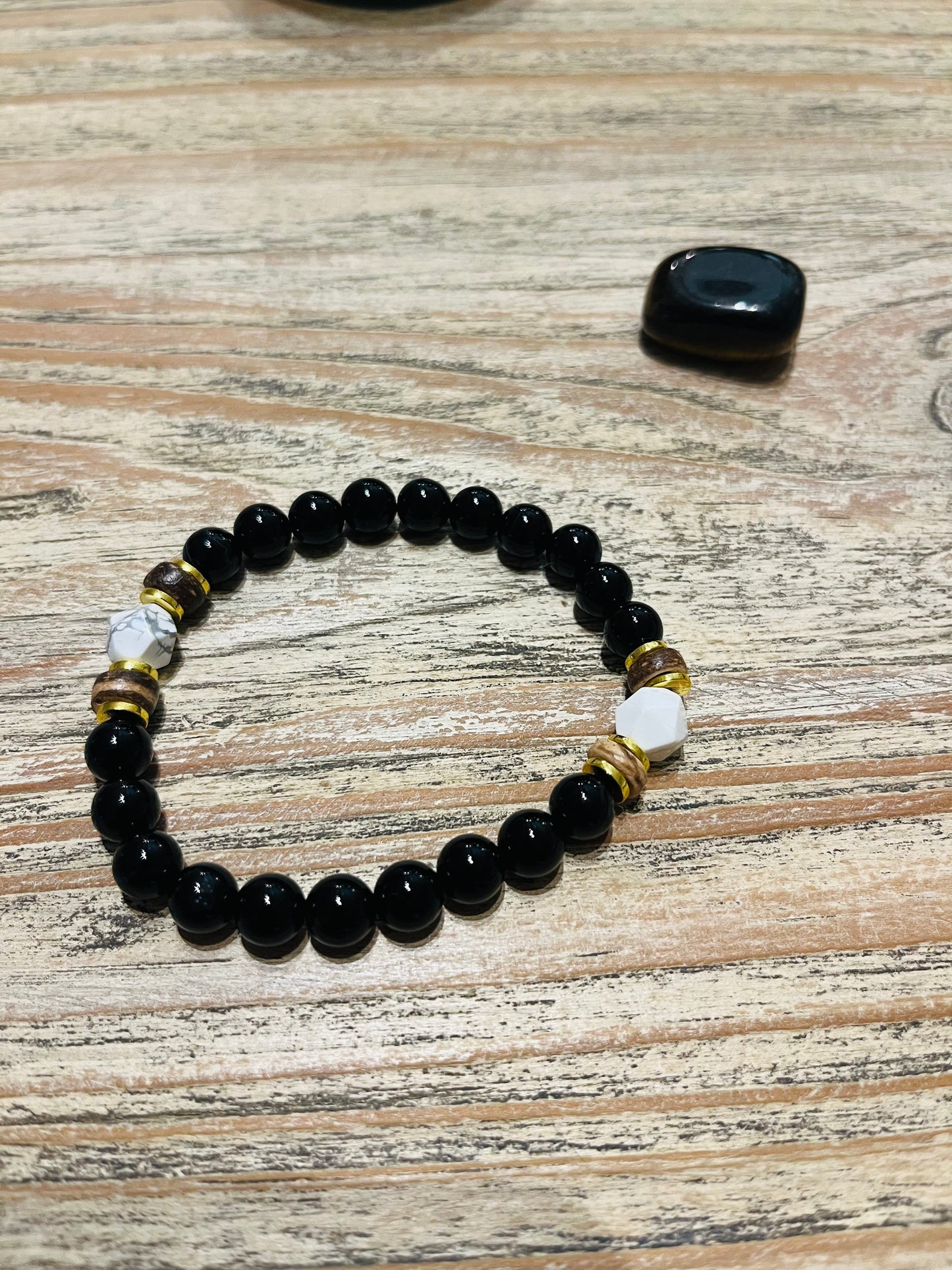 Bracelet Ring — Doré, Onyx, Bois & Howlite Blanche